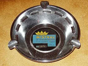 Aschenbecher aus Mistral-Deckel, Sakrileg !!!