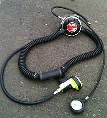 Bei e...y erworbener Merlin Mk VI mit APEKS-Oktopus und Mistral-Mundst�ck und Schl�uchen