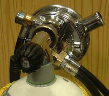 Regler an der Flasche mit Schl�uchen